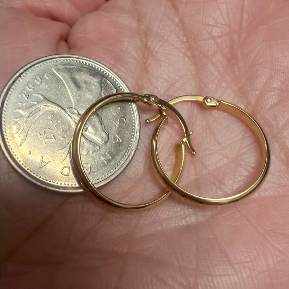 K18 Gold Hoop Earrings - Classic Everyday Hoops 2g